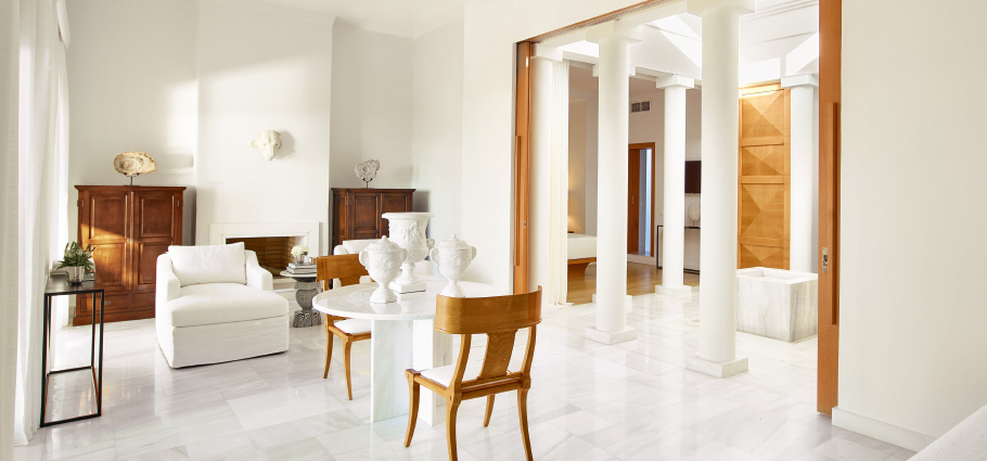 05-marble-villa-on-the-beach-lavish-and-stylish-living-in-grecotel-mandola-rosa-greece